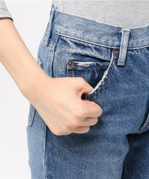 MOUSSY（マウジー）の「PANELED SLIM STRAIGHT（デニムパンツ・レディース・ブルー・26inch/27inch/25inch/23inch/24inch）」の4枚目の写真