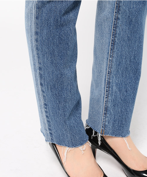 MOUSSY（マウジー）の「PANELED SLIM STRAIGHT（デニムパンツ・レディース・ブルー・26inch/27inch/25inch/23inch/24inch）」の5枚目の写真