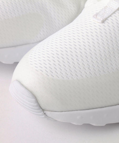 NIKE(ナイキ)の「<NIKE(ナイキ)>∴AIR HUARACHE RUN ULTRA エアハラチランウルトラ ◆(スニーカー・レディース・ホワイト/ブラック/ロイヤルブルー・25cm/24.5cm/24cm/25.5cm/23.5cm)」の6枚目の写真