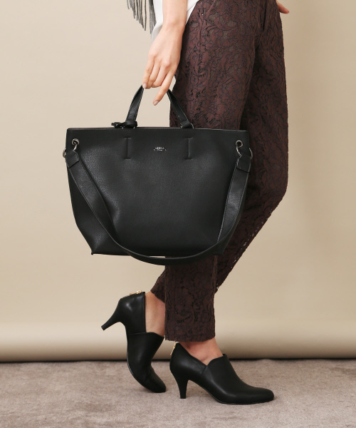 LOWELL things(ロウェル シングス)の「インバッグ付きシュリンクショルダー(ショルダーバッグ・レディース・シルバー/ブラック/ベージュ・FREE)」の1枚目の写真