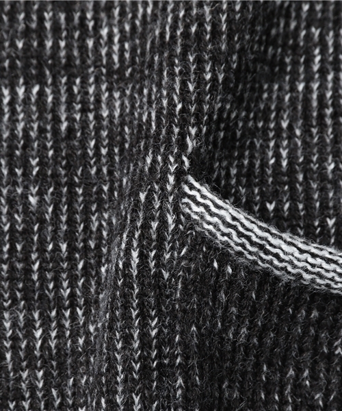 VENCEEXCHANGE（ヴァンスエクスチェンジ）の「プレーティングクルーネックニットプルオーバー    （ニット/セーター・メンズ・ネイビー/ブラック・MEDIUM/LARGE）」の8枚目の写真
