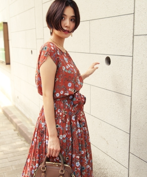 Andemiu（アンデミュウ）の「【WEB限定】ハナガラプリーツワンピース771996（ワンピース・レディース・ネイビー/ブラウン・FREE）」の17枚目の写真