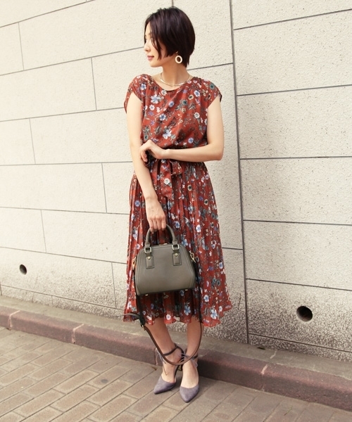 Andemiu（アンデミュウ）の「【WEB限定】ハナガラプリーツワンピース771996（ワンピース・レディース・ネイビー/ブラウン・FREE）」の18枚目の写真