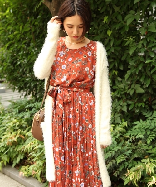 Andemiu（アンデミュウ）の「【WEB限定】ハナガラプリーツワンピース771996（ワンピース・レディース・ネイビー/ブラウン・FREE）」の20枚目の写真