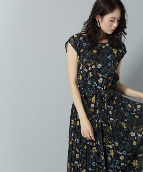 Andemiu（アンデミュウ）の「【WEB限定】ハナガラプリーツワンピース771996（ワンピース・レディース・ネイビー/ブラウン・FREE）」の13枚目の写真