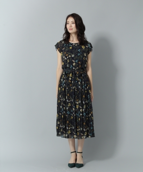 Andemiu（アンデミュウ）の「【WEB限定】ハナガラプリーツワンピース771996（ワンピース・レディース・ネイビー/ブラウン・FREE）」の15枚目の写真