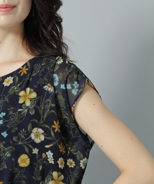 Andemiu（アンデミュウ）の「【WEB限定】ハナガラプリーツワンピース771996（ワンピース・レディース・ネイビー/ブラウン・FREE）」の8枚目の写真