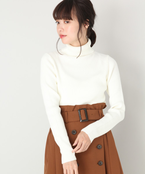 LOWRYS FARM（ローリーズファーム）の「１２Ｇリブタートルプルオーバー　806849（ニット/セーター・レディース・ブラック/グレー/レッド/オフホワイト/ホワイト×ブラック・MEDIUM/LARGE）」の2枚目の写真