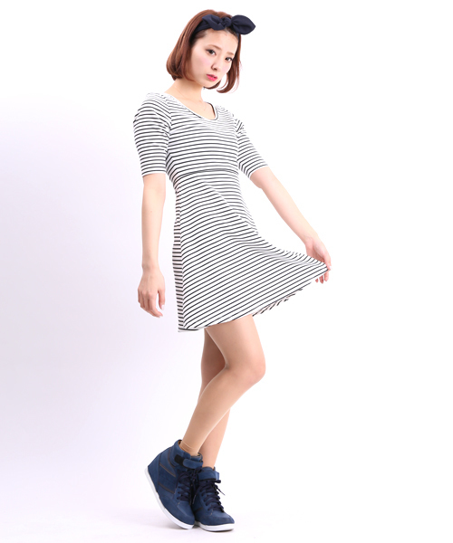 WEGO（ウィゴー）の「WEGO/ボーダーフィットフレアワンピース（ワンピース・レディース・ホワイト/ブルー・FREE）」の11枚目の写真