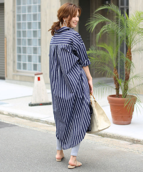 Bou Jeloud(ブージュルード)の「ビッグシルエットが可愛い◆ストライプロングシャツワンピース(ワンピース・レディース・キャメル/ネイビー・38)」の6枚目の写真
