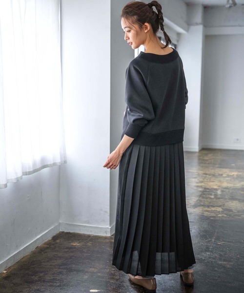 GeeRA（ジーラ）の「スウェットバックプリーツロングワンピース（ワンピース・レディース・ブラック/ベージュ・MEDIUM/LARGE）」の2枚目の写真