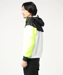 NIKE（ナイキ）の「ﾙｰｽﾞﾌｨｯﾄﾌﾙｼﾞｯﾌﾟﾅｲﾛﾝｼﾞｬｹｯﾄ AR2192-103（ナイロン