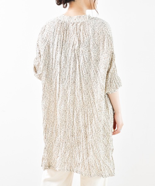 Ambre Neige（アンブルネージュ）の「クリンクルチュニックブラウス／【WEB/EC限定商品】（シャツ/ブラウス・レディース・ライトホワイト/ベージュ・FREE）」の3枚目の写真