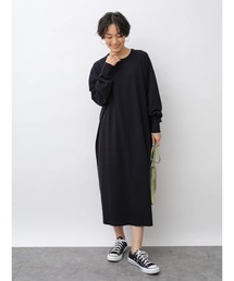 クルーネックニットワンピース