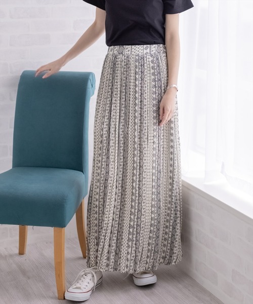 clear（クリア）の「エスニック柄プリーツスカート（スカート・レディース・レッド/オフホワイト/ブルー・F）」の2枚目の写真