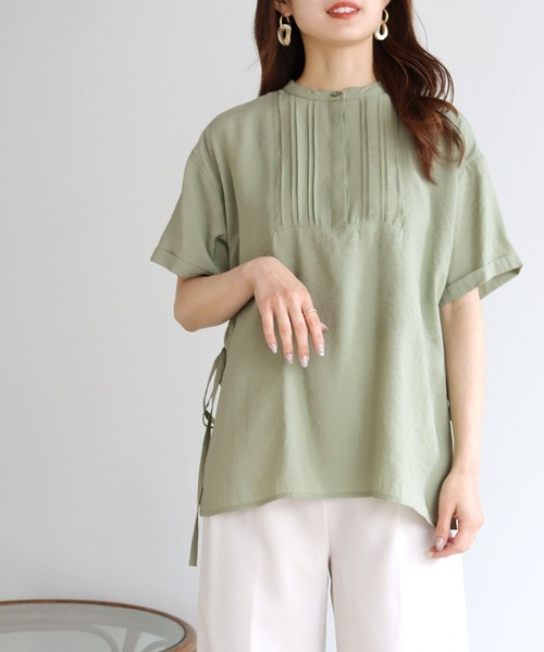 HER CLOSET(ハークローゼット)の「【shemoshelly】フロントピンタックサイドスリットリボンバンドカラーブラウス(シャツ/ブラウス・レディース・ブラック/オフホワイト/カーキ・M)」の2枚目の写真