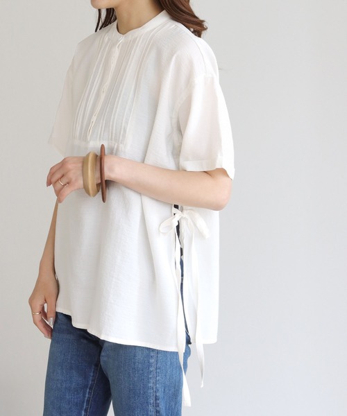 HER CLOSET(ハークローゼット)の「【shemoshelly】フロントピンタックサイドスリットリボンバンドカラーブラウス(シャツ/ブラウス・レディース・ブラック/オフホワイト/カーキ・M)」の6枚目の写真