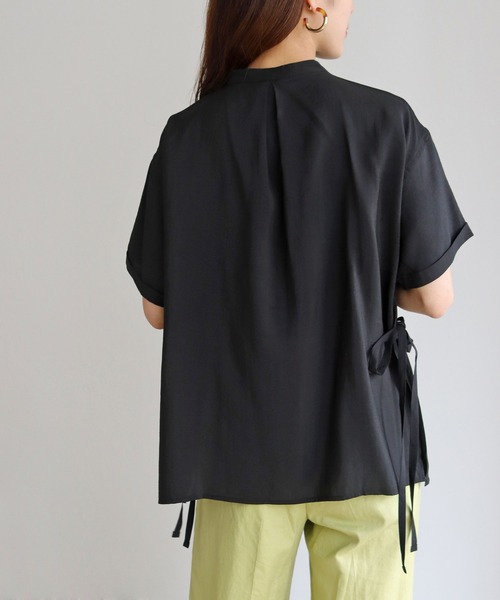 HER CLOSET(ハークローゼット)の「【shemoshelly】フロントピンタックサイドスリットリボンバンドカラーブラウス(シャツ/ブラウス・レディース・ブラック/オフホワイト/カーキ・M)」の15枚目の写真