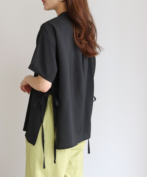 HER CLOSET(ハークローゼット)の「【shemoshelly】フロントピンタックサイドスリットリボンバンドカラーブラウス(シャツ/ブラウス・レディース・ブラック/オフホワイト/カーキ・M)」の16枚目の写真