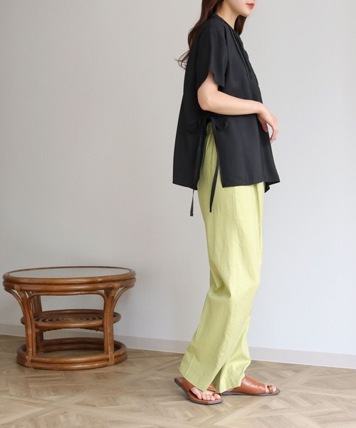 HER CLOSET(ハークローゼット)の「【shemoshelly】フロントピンタックサイドスリットリボンバンドカラーブラウス(シャツ/ブラウス・レディース・ブラック/オフホワイト/カーキ・M)」の18枚目の写真