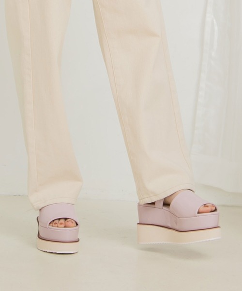 Newlyme(ニューリーミー)の「厚底ダブルヒールサンダル(サンダル・レディース・ライトグレー/ライトピンク/ホワイト/ベージュ/ブラック/ゴールド・22.5cm/23cm/23.5cm/24cm/24.5cm/25cm/25.5cm)」の5枚目の写真