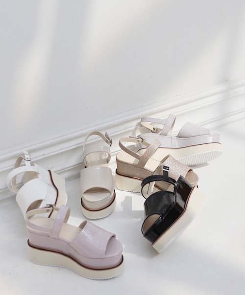 Newlyme(ニューリーミー)の「厚底ダブルヒールサンダル(サンダル・レディース・ライトグレー/ライトピンク/ホワイト/ベージュ/ブラック/ゴールド・22.5cm/23cm/23.5cm/24cm/24.5cm/25cm/25.5cm)」の7枚目の写真