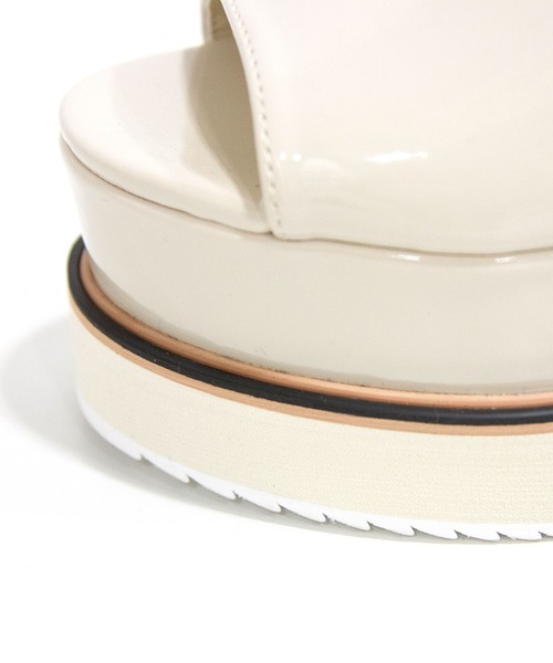 Newlyme(ニューリーミー)の「厚底ダブルヒールサンダル(サンダル・レディース・ライトグレー/ライトピンク/ホワイト/ベージュ/ブラック/ゴールド・22.5cm/23cm/23.5cm/24cm/24.5cm/25cm/25.5cm)」の22枚目の写真