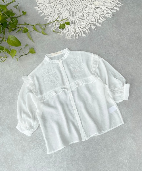AS KNOW AS plus(アズノゥアズプラス)の「☆刺繍フリル5分袖シアーブラウス(シャツ/ブラウス・レディース・ホワイト/ブラック/グレイッシュベージュ・FREE)」の2枚目の写真