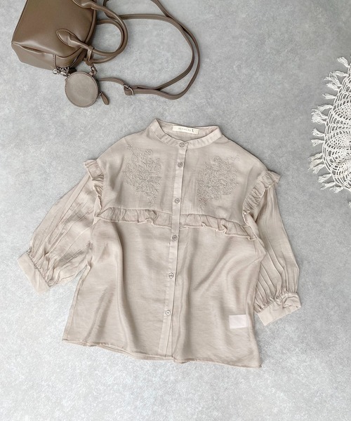 AS KNOW AS plus(アズノゥアズプラス)の「☆刺繍フリル5分袖シアーブラウス(シャツ/ブラウス・レディース・ホワイト/ブラック/グレイッシュベージュ・FREE)」の1枚目の写真