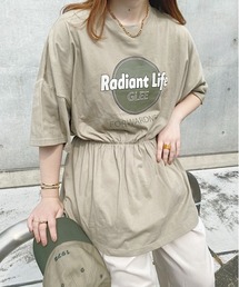 浜辺をかけるウェストシャーリングロゴTシャツ