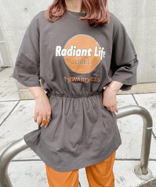nemne store(ネンネストア)の「浜辺をかけるウェストシャーリングロゴTシャツ(Tシャツ/カットソー・レディース・ベージュ/オフホワイト/スミクロ/カーキ・フリー)」の2枚目の写真
