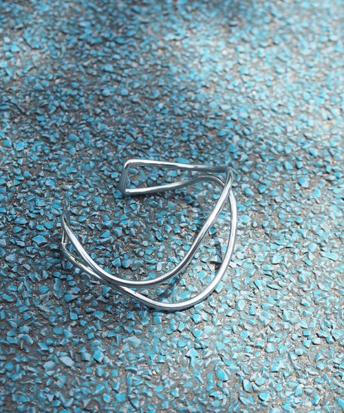 kutir（クティール）の「ウェーブバングル（バングル/リストバンド・レディース・シルバー・FREE）」の4枚目の写真