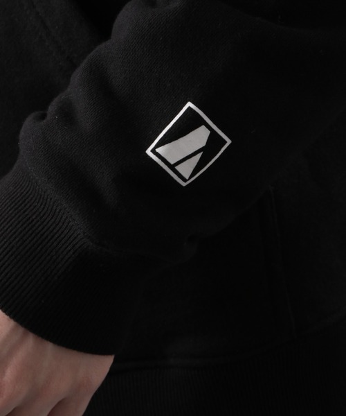 AVIREX（アヴィレックス）の「【SMART/スマート】長袖 ロゴ パーカー / LONG SLEEVE LOGO PARKA/ アヴィレックス / AVIREX（パーカー・メンズ・ブラック/ライトグレー/オフホワイト・XX-LARGE/MEDIUM/X-LARGE/LARGE）」の4枚目の写真