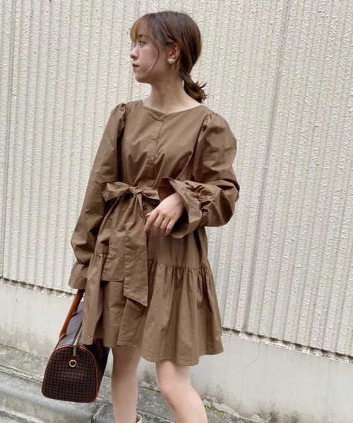 one after another NICE CLAUP（ワンアフターアナザーナイスクラップ）の「ウエストリボン前後2WAYチュニック（チュニック・レディース・ブラック/ブラウン/オフホワイト・FREE）」の16枚目の写真