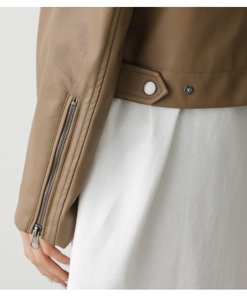 AZUL by moussy（アズールバイマウジー）の「FAUX LEATHER RIDERS/フェイクレザーライダース（ライダースジャケット・レディース・ブラック/アイボリー/ダークベージュ・SMALL/MEDIUM）」の16枚目の写真