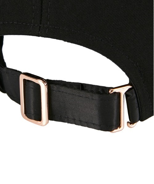 VARZAR（バザール）の「【VARZAR】ROSE GOLD STUD OVER FIT BALL CAP / バザール ローズゴールド スタッズ オーバーフィット ベースボール キャップ（キャップ・レディース・ブラック/ベージュ/ピンク・FREE）」の4枚目の写真