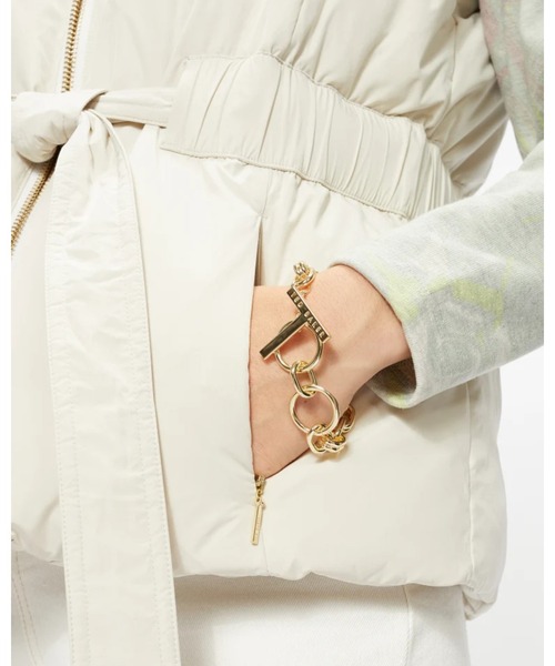 Ted Baker(テッドベーカー)の「TEESARA Tマーク ボリュームブレスレット(ブレスレット・レディース・ゴールド系その他2・O/S)」の2枚目の写真