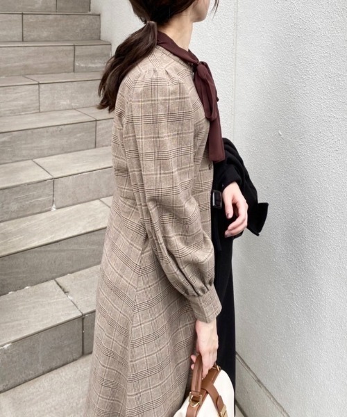 one after another NICE CLAUP(ワンアフターアナザーナイスクラップ)の「【ZOZOTOWN限定】取り外せるボウタイときれいなシルエット。2WAYAラインワンピース(ワンピース・レディース・ブラック/ブラック系その他/ブラウン系その他/ベージュ系その他・FREE)」の11枚目の写真