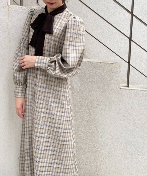 one after another NICE CLAUP(ワンアフターアナザーナイスクラップ)の「【ZOZOTOWN限定】取り外せるボウタイときれいなシルエット。2WAYAラインワンピース(ワンピース・レディース・ブラック/ブラック系その他/ブラウン系その他/ベージュ系その他・FREE)」の20枚目の写真