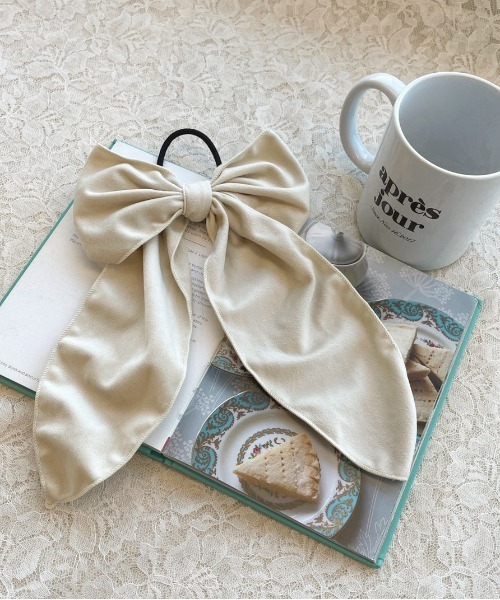 apres jour（アプレジュール）の「【apres jour×ARIAZ】ベルベットリボンヘアゴム（ヘアゴム・レディース・アイボリー/ダークブラウン/スモークピンク/ブラック・FREE）」の6枚目の写真