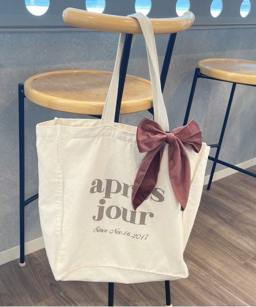 apres jour（アプレジュール）の「【apres jour×ARIAZ】ベルベットリボンヘアゴム（ヘアゴム・レディース・アイボリー/ダークブラウン/スモークピンク/ブラック・FREE）」の7枚目の写真