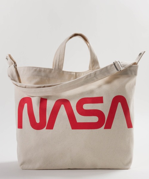 BAGGU（バグー）の「BAGGU HORIZONTAL DUCK BAG スペースロゴ レッド（ショルダーバッグ・レディース・レッド・FREE）」の2枚目の写真