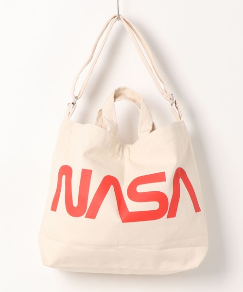 BAGGU（バグー）の「BAGGU HORIZONTAL DUCK BAG スペースロゴ レッド（ショルダーバッグ・レディース・レッド・FREE）」の4枚目の写真