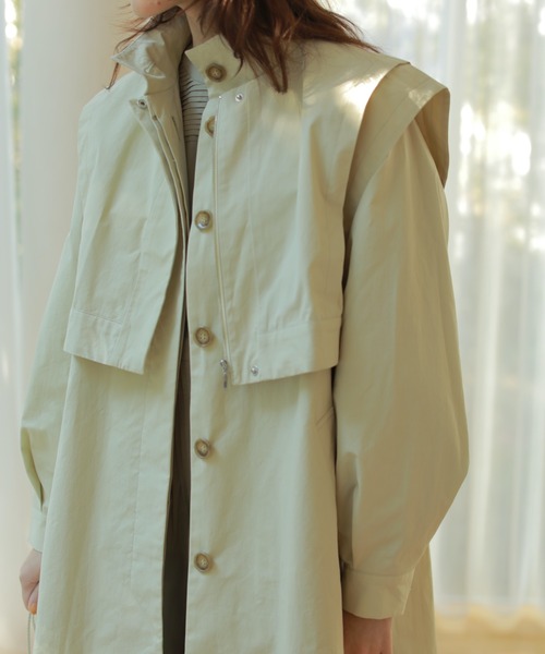 ReNorm（リノーム）の「ショートジレレイヤードコート（トレンチコート・レディース・グレイッシュベージュ/キャメル/カーキ・フリー）」の11枚目の写真