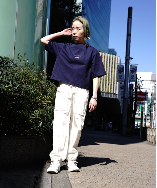 AVIREX(アヴィレックス)の「BLOCK LOGO T-SHIRT/ ブロックロゴティーシャツ(Tシャツ/カットソー・レディース・イエロー/ネイビー/ホワイト・FREE)」の19枚目の写真
