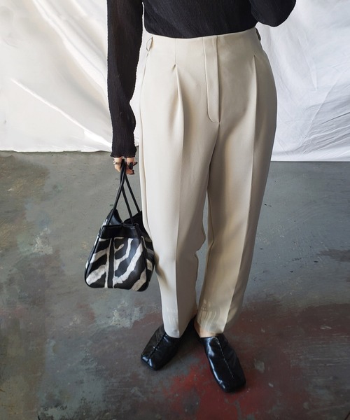 me+em select（ミームセレクト）の「【きれいめストレッチ素材】センタープレスタックテーパードカラーパンツ（スラックス・レディース・グリーン/ブルー/ベージュ/ブラック・MEDIUM/LARGE）」の16枚目の写真