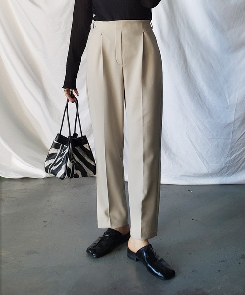 me+em select（ミームセレクト）の「【きれいめストレッチ素材】センタープレスタックテーパードカラーパンツ（スラックス・レディース・グリーン/ブルー/ベージュ/ブラック・MEDIUM/LARGE）」の15枚目の写真