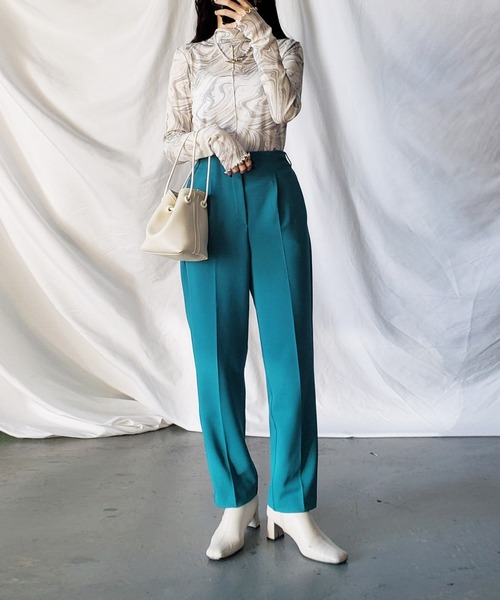 me+em select（ミームセレクト）の「【きれいめストレッチ素材】センタープレスタックテーパードカラーパンツ（スラックス・レディース・グリーン/ブルー/ベージュ/ブラック・MEDIUM/LARGE）」の5枚目の写真