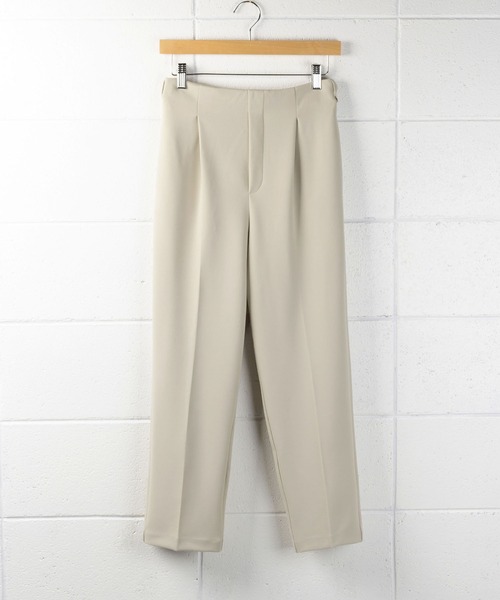 me+em select（ミームセレクト）の「【きれいめストレッチ素材】センタープレスタックテーパードカラーパンツ（スラックス・レディース・グリーン/ブルー/ベージュ/ブラック・MEDIUM/LARGE）」の6枚目の写真