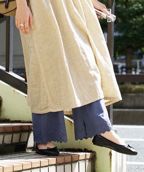 zootie（ズーティー）の「【レイヤードで見せるペチパンツ】 URBAN PLUS レースペチパンツ（その他パンツ・レディース・ブラック/オフホワイト/グレイッシュベージュ/ライトブルー/グレイッシュブルー/アイボリー/ネイビー/ライトベージュ/テラコッタ・フリー）」の9枚目の写真